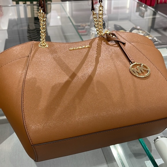 Michael Kors MICHAEL KORS 
Jet Set Large Saffiano Leather Shoulder Tote Bag
NWT - Picture 9 of 16